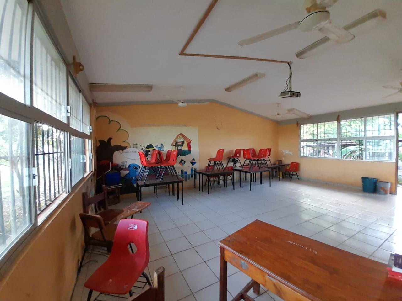 REHABILITA INIFEEC LA TELESECUNARIA N°84 EN LOS LAURELES, CAMPECHE