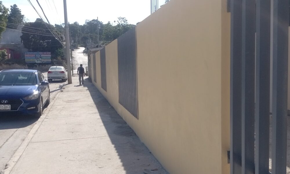 POR CONCLUIR TRABAJOS DE CONSTRUCIÓN Y REHABILITACIÓN EN LA PRIMARIA ''MANUEL GUAL VIDAL'' EN LA CIUDAD CAPITAL