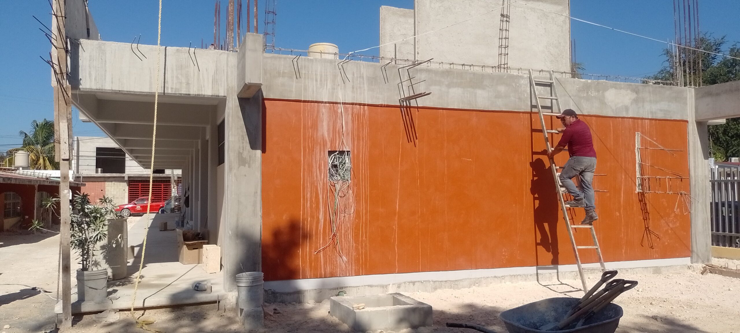 POR CONCLUIR TRABAJOS DE CONSTRUCIÓN Y REHABILITACIÓN EN LA PRIMARIA ''MANUEL GUAL VIDAL'' EN LA CIUDAD CAPITAL
