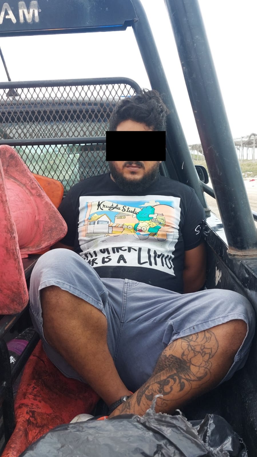 SPSC ASEGURA A TRES SUJETOS EN SABANCUY POR PRESUNTA POSESIÓN DE ARMA DE FUEGO Y SUSTANCIAS ILÍCITAS