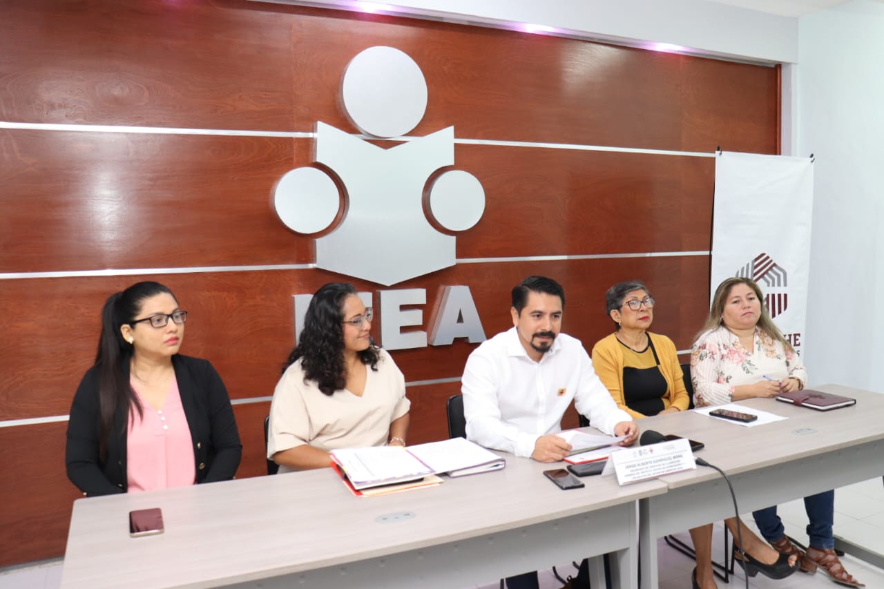 COMBATE FRONTAL AL REZAGO EDUCATIVO