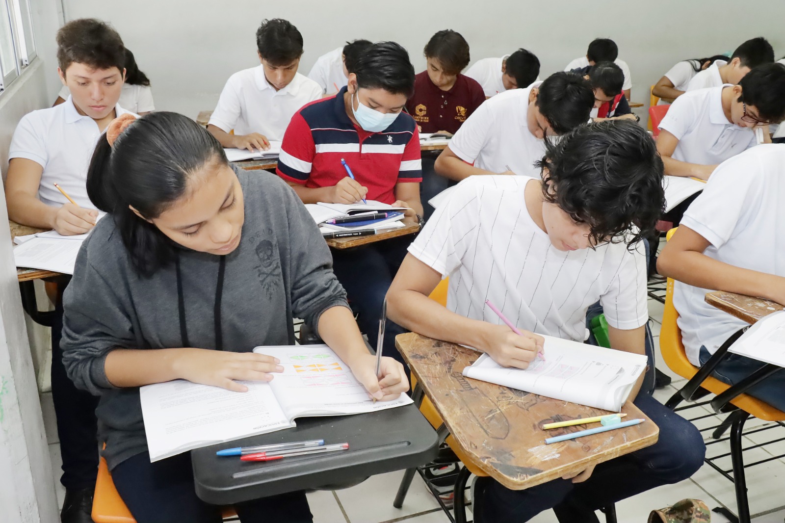 MÁS DE MIL 700 JÓVENES ASPIRAN FORMAR PARTE DE LA MEJOR PREPA DE CAMPECHE, CECyTEC
