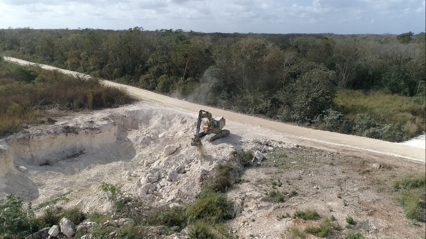 SE CONSTRUYEN Y REHABILITAN CAMINOS SACACOSECHAS EN EL ESTADO DE CAMPECHE