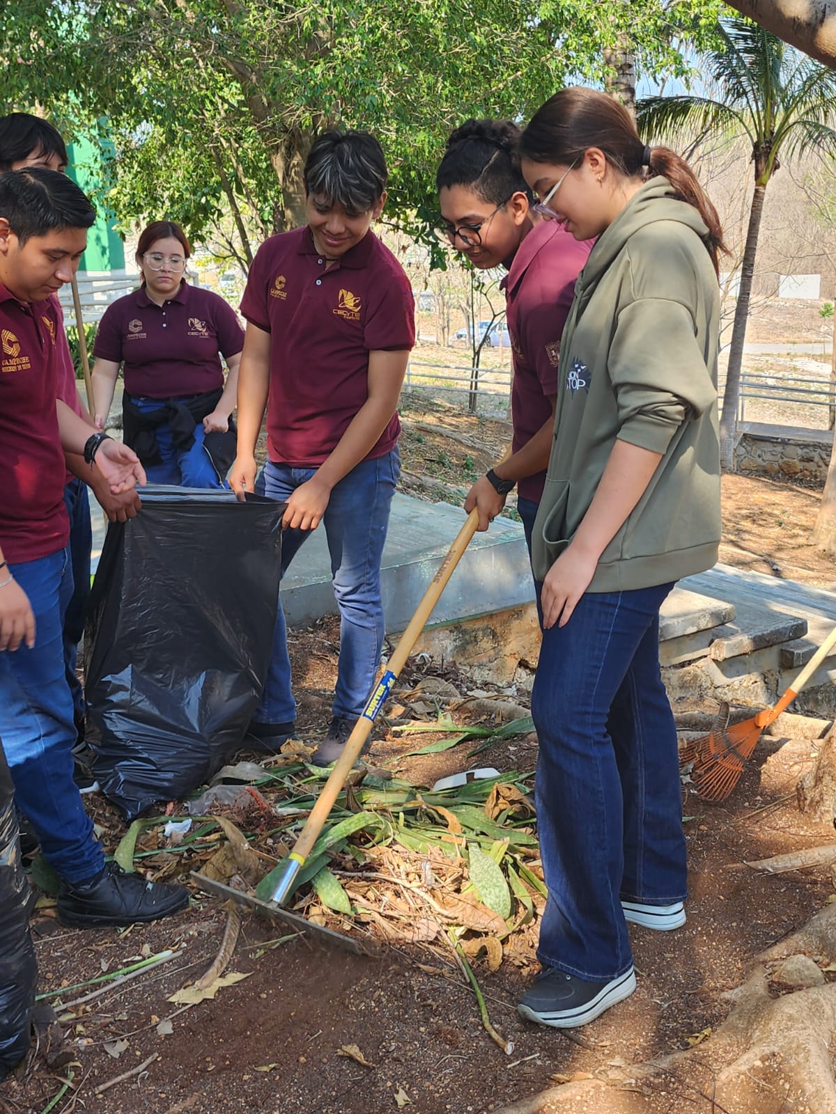 ALUMNAS Y ALUMNOS DEL CECyTEC EN PRO DEL CUIDADO DE LAS ÁREAS NATURALES