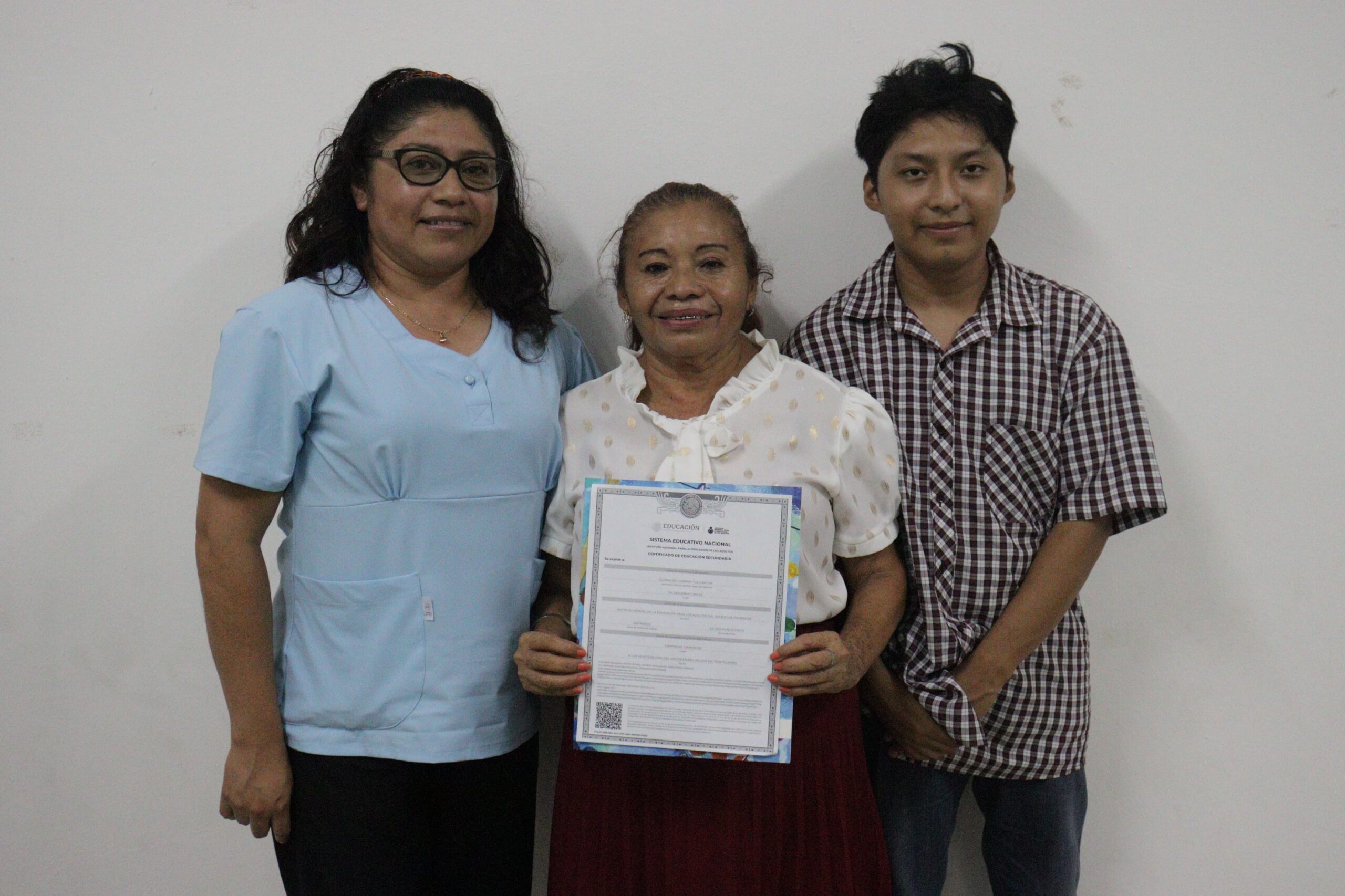 ENTREGA IEEA CERTIFICADOS DE PRIMARIA Y SECUNDARIA A PERSONAS EDUCANDAS