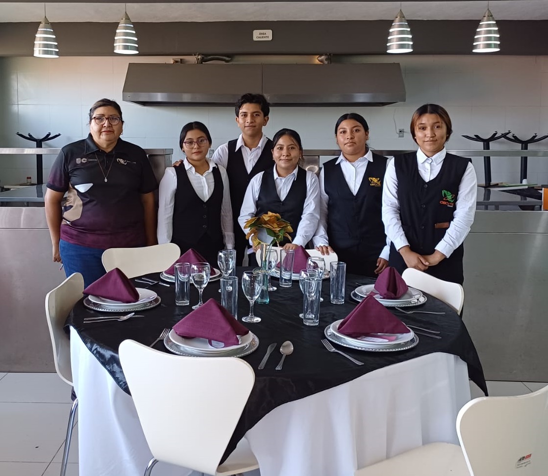 CECYTEC CAPACITA A LAS Y LOS JÓVENES PARA INSERTARLOS AL MUNDO LABORAL