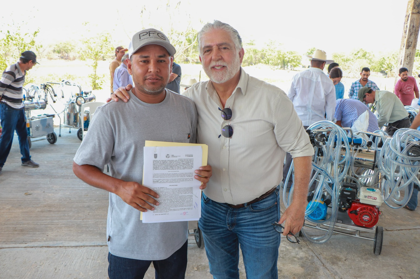ENTREGA DE 22 MÁQUINAS ORDEÑADORAS EN LA COMUNIDAD DE MAMANTEL
