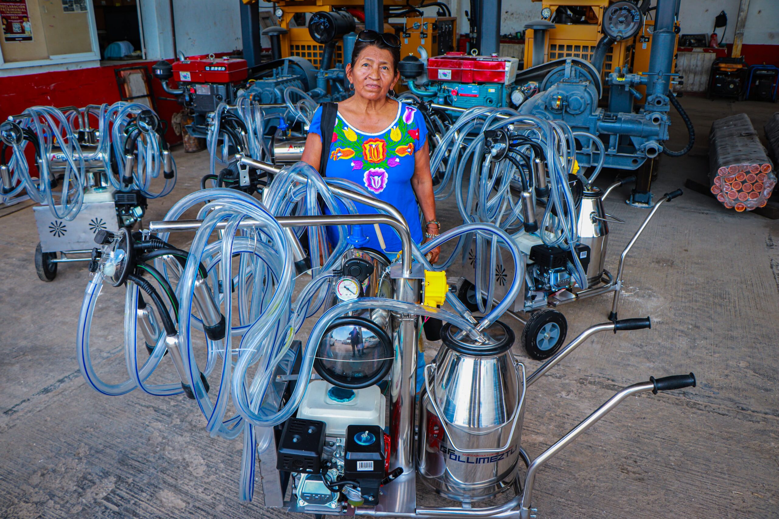 ENTREGA DE CUATRO EQUIPOS DE ORDEÑA A MOTOR