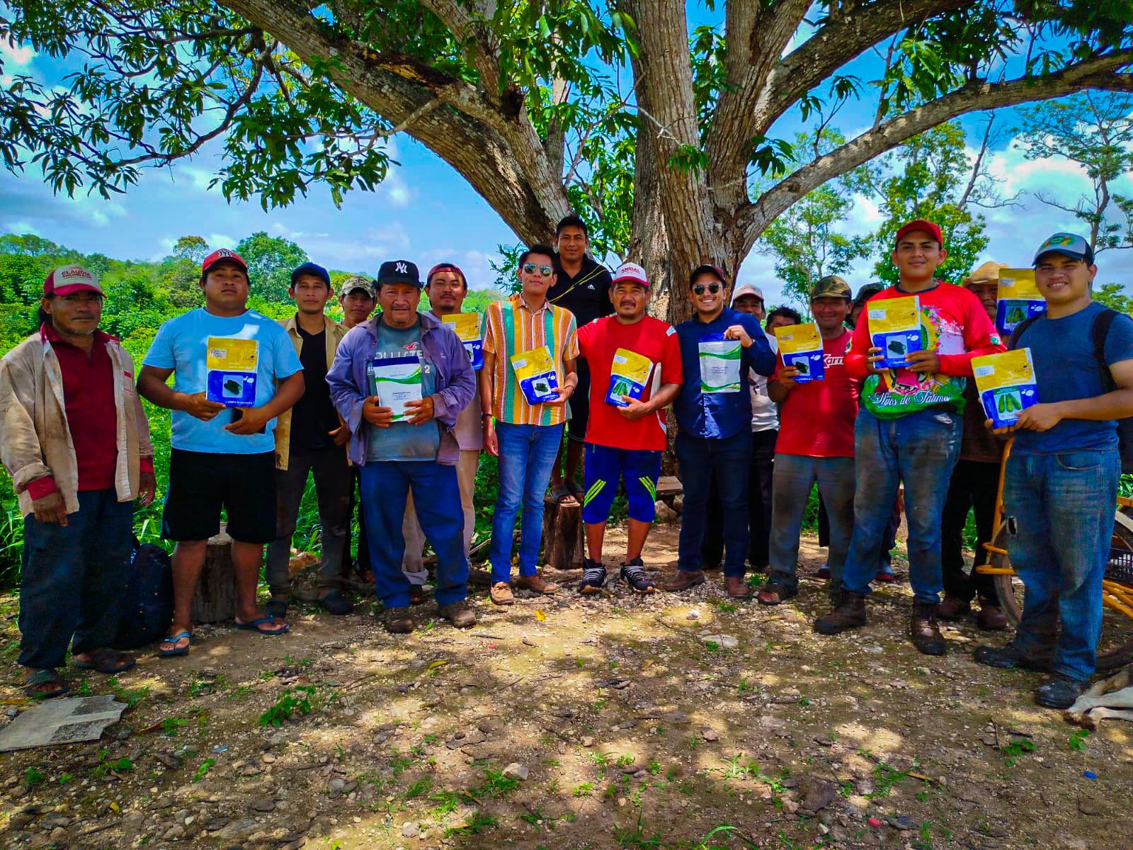 ENTREGA DE SEMILLAS HORTÍCOLAS EN CHEMBLÁS