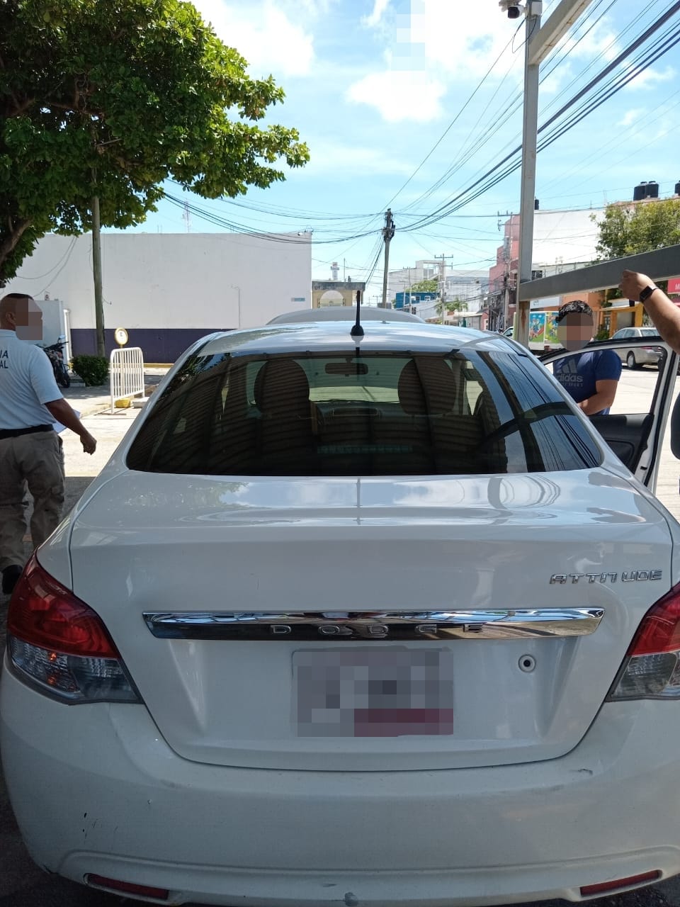 POLICÍA MUNICIPAL DE CARMEN ASEGURA VEHÍCULO