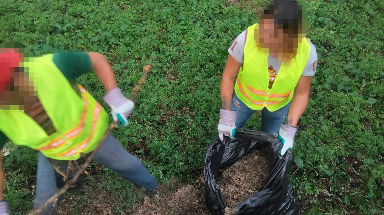 CIUDADANOS REALIZAN LABOR SOCIAL EN LA ESCÉNICA