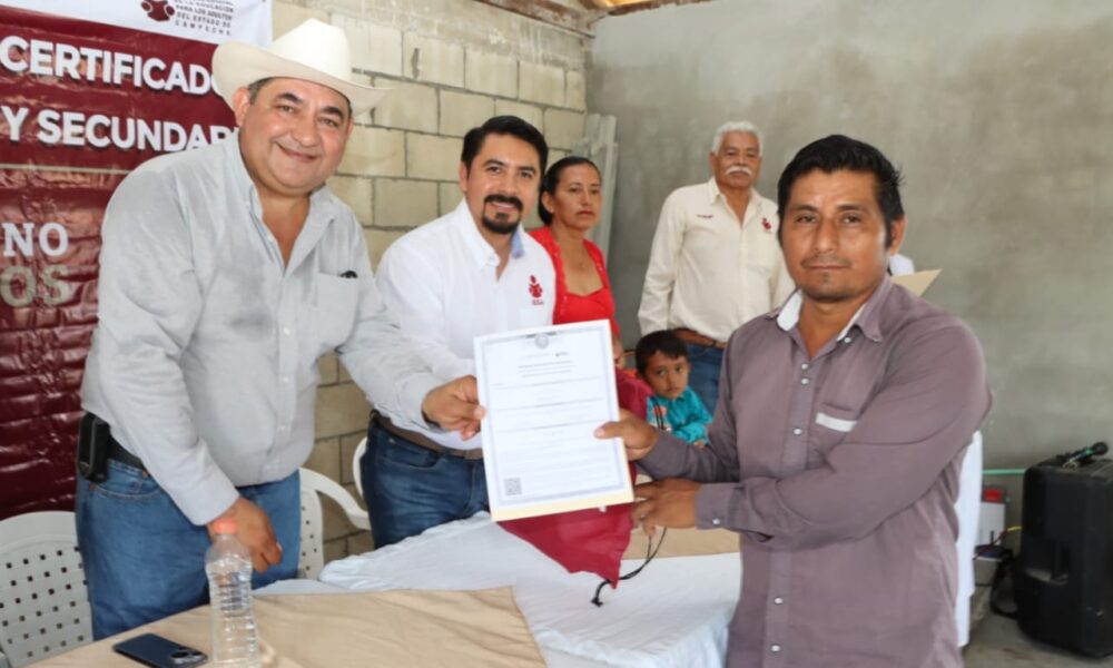 EL IEEA SIGUE TRANSFORMANDO VIDAS, ENTREGANDO CERTIFICADOS EN CHILAM BALAM, CANDELARIA