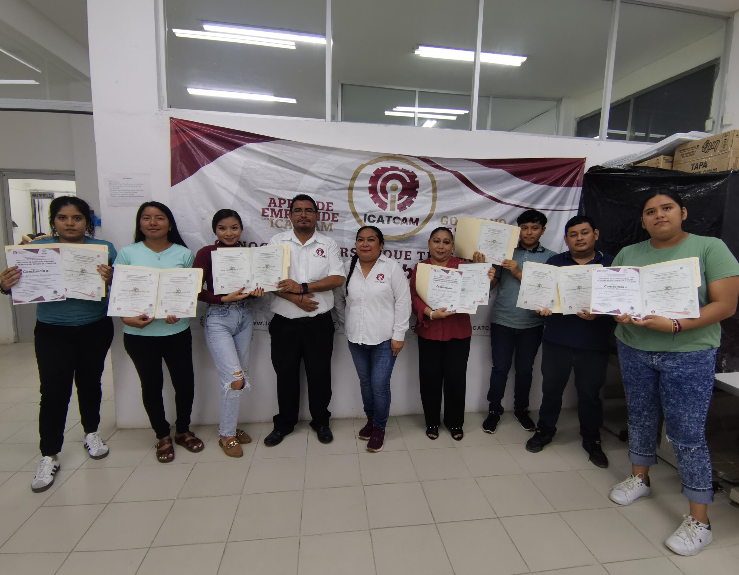 SE LLEVÓ A CABO LA ENTREGA DE CONSTANCIAS DE LA RUTA DE APRENDIZAJE DE AUXILIAR EN OFIMÁTICA