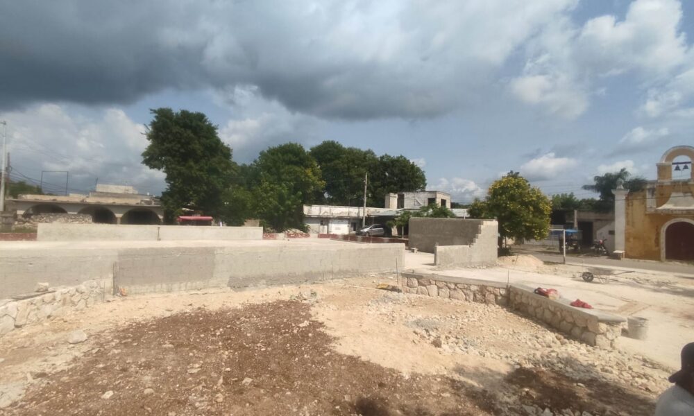 ¡ARRANCAMOS CON RECONSTRUCCIÓN DE PARQUE Y CAMPO DE FUTBOL 5 EN SAN ROQUE, DZITBALCHÉ!