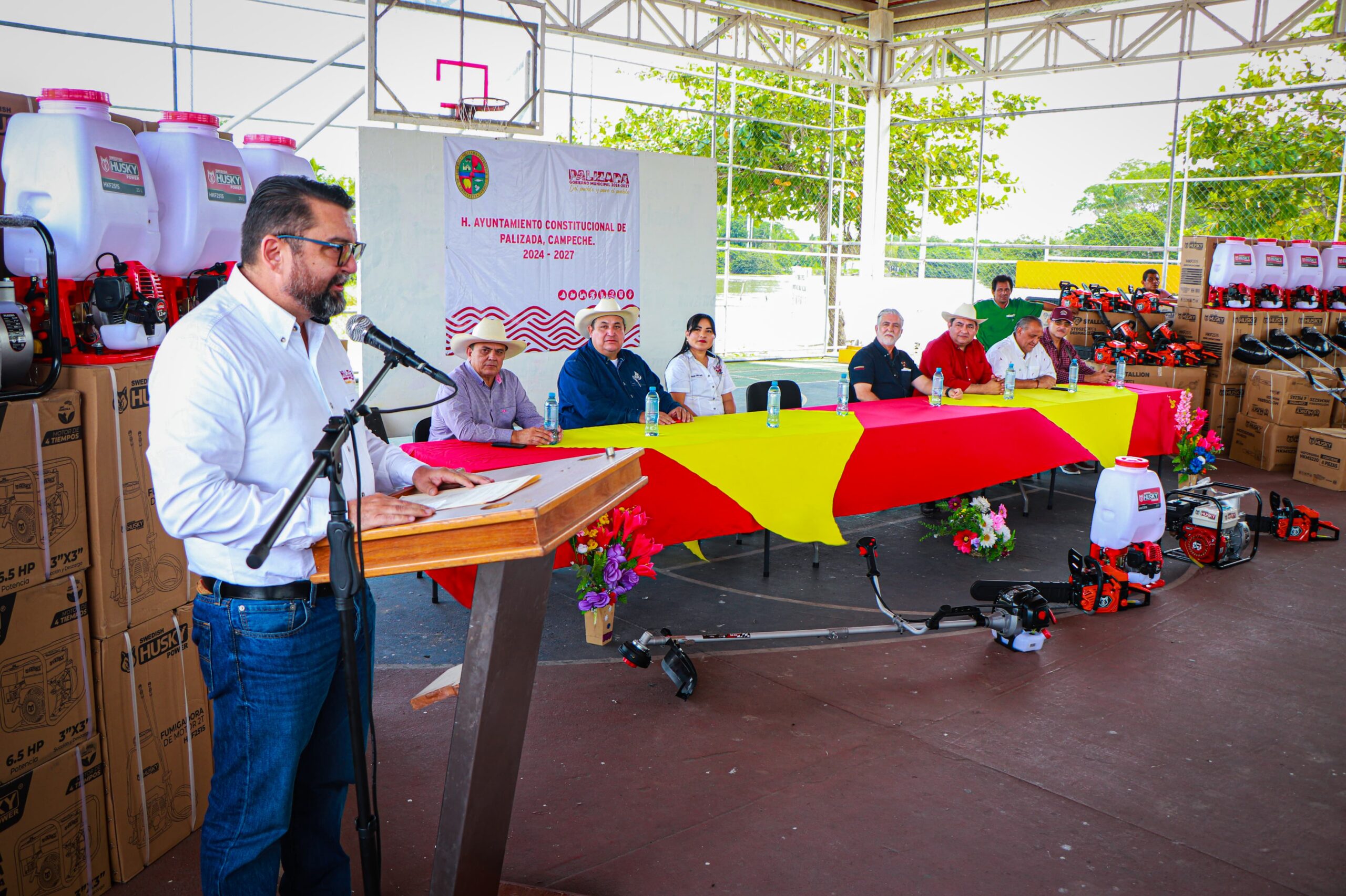 ENTREGA DE PAQUETES AGROPECUARIOS EN PALIZADA
