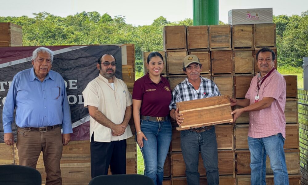 FIRMA DE CONVENIO ENTRE EL INSTITUTO TECNOLÓGICO DE CAMPECHE Y LA SDA Y ENTREGA DE INSUMOS APÍCOLAS