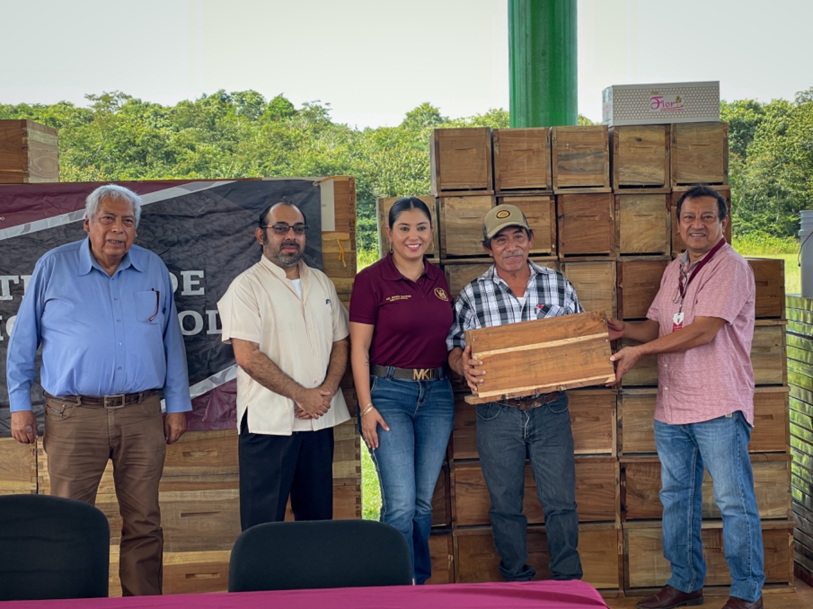 FIRMA DE CONVENIO ENTRE EL INSTITUTO TECNOLÓGICO DE CAMPECHE Y LA SDA Y ENTREGA DE INSUMOS APÍCOLAS