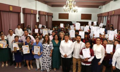 COMBATE AL REZAGO EDUCATIVO PERMANENTE EN EL IEEA, DIRECTOR GENERAL ENTREGA CERTIFICADOS EN CAMPECHE