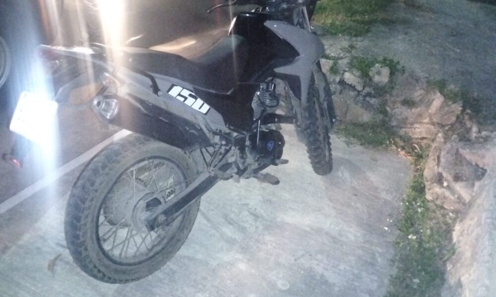 SPSC RECUPERA MOTOCICLETA CON REPORTE DE ROBO EN LA CAPITAL DEL ESTADO