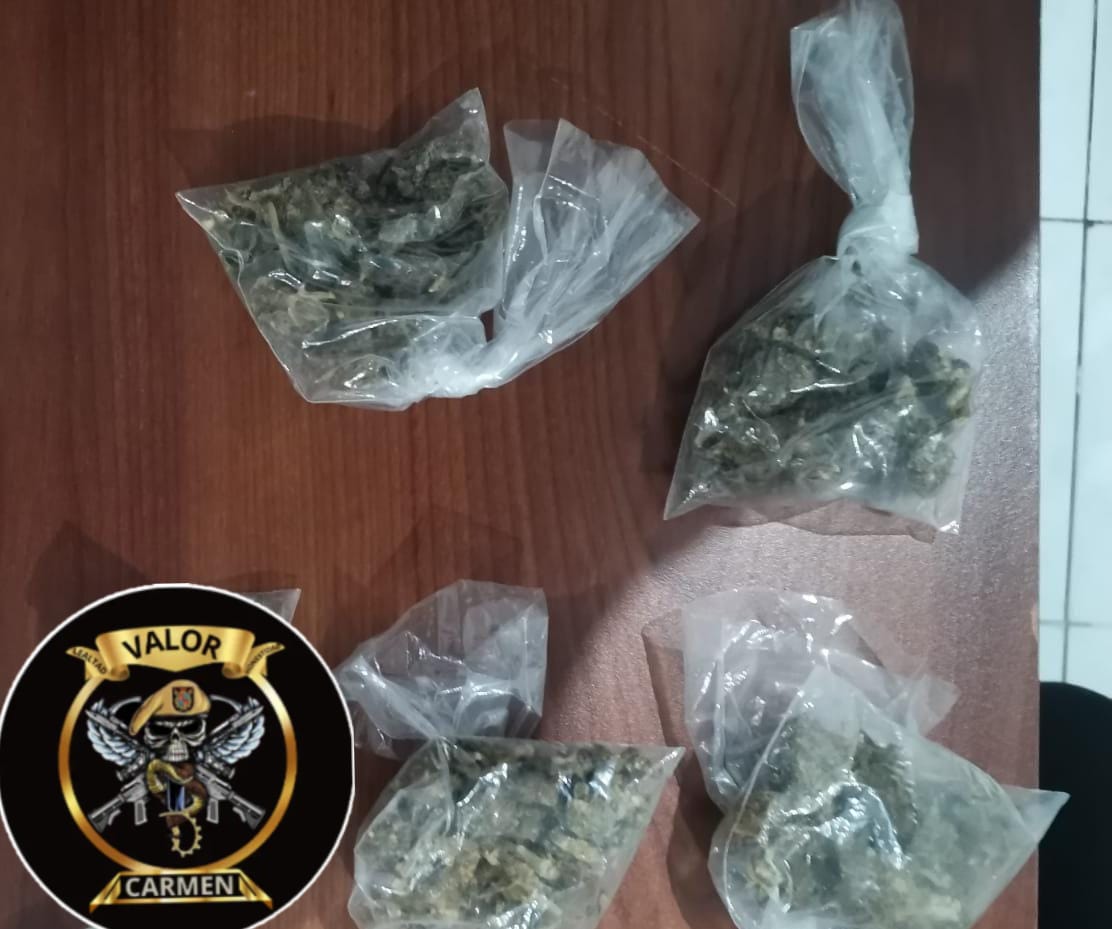 SPSC ASEGURA A SUJETO EN POSESIÓN DE PRESUNTA DROGA EN CARMEN