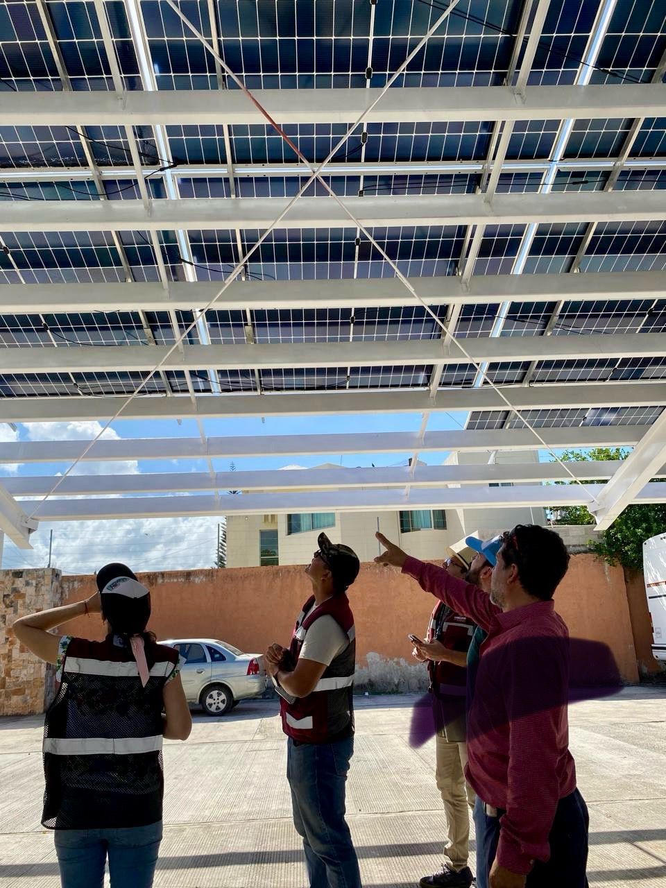 REHABILITAN PANELES SOLARES EN XIMBAL