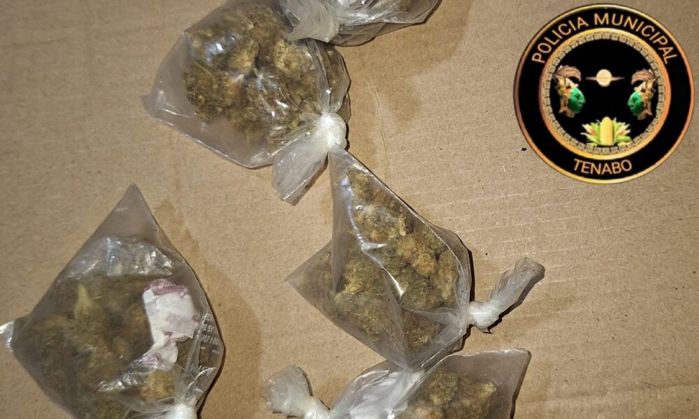 POLICÍA MUNICIPAL DE TENABO ASEGURA A CUATRO SUJETOS EN POSESIÓN DE PRESUNTA DROGA