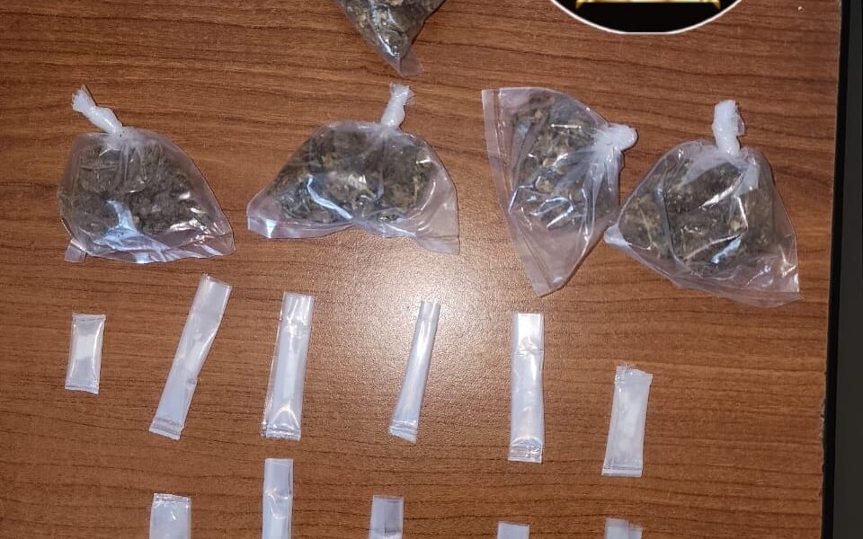 SPSC ASEGURA A SUJETO EN POSESIÓN DE PRESUNTA DROGA EN CARMEN