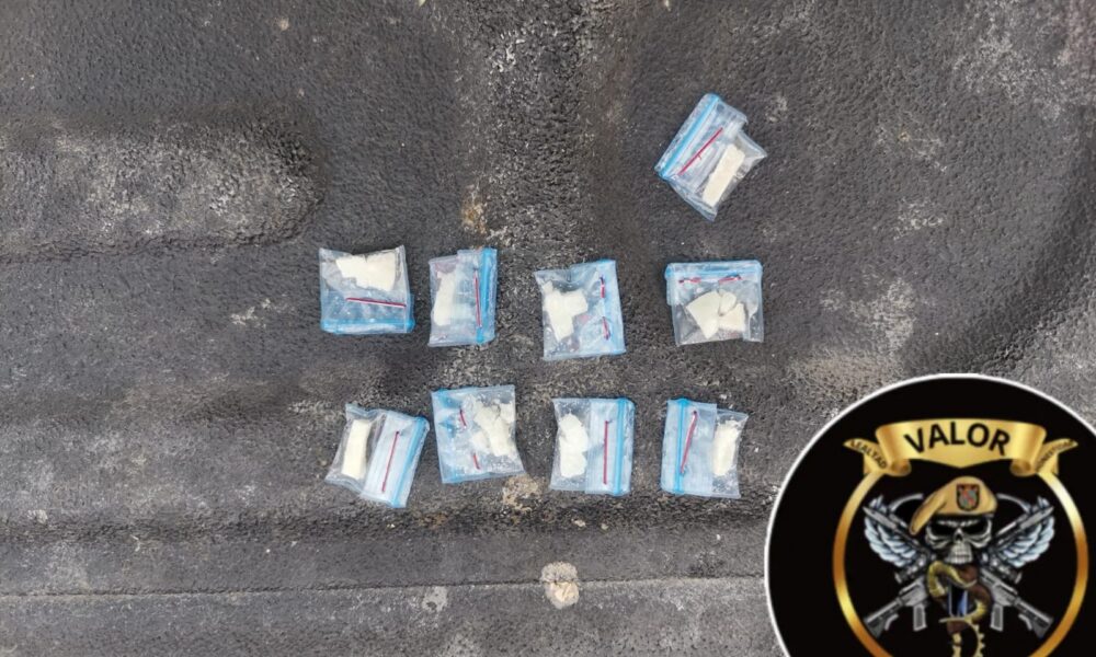 SPSC ASEGURA A DOS PERSONAS EN POSESIÓN DE PRESUNTA DROGA EN CARMEN