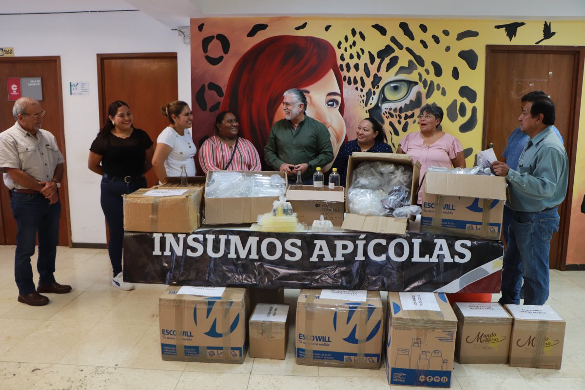 ENTREGA DE INSUMOS APÍCOLAS DEL PROGRAMA IMPULSO AL VALOR AGREGADO