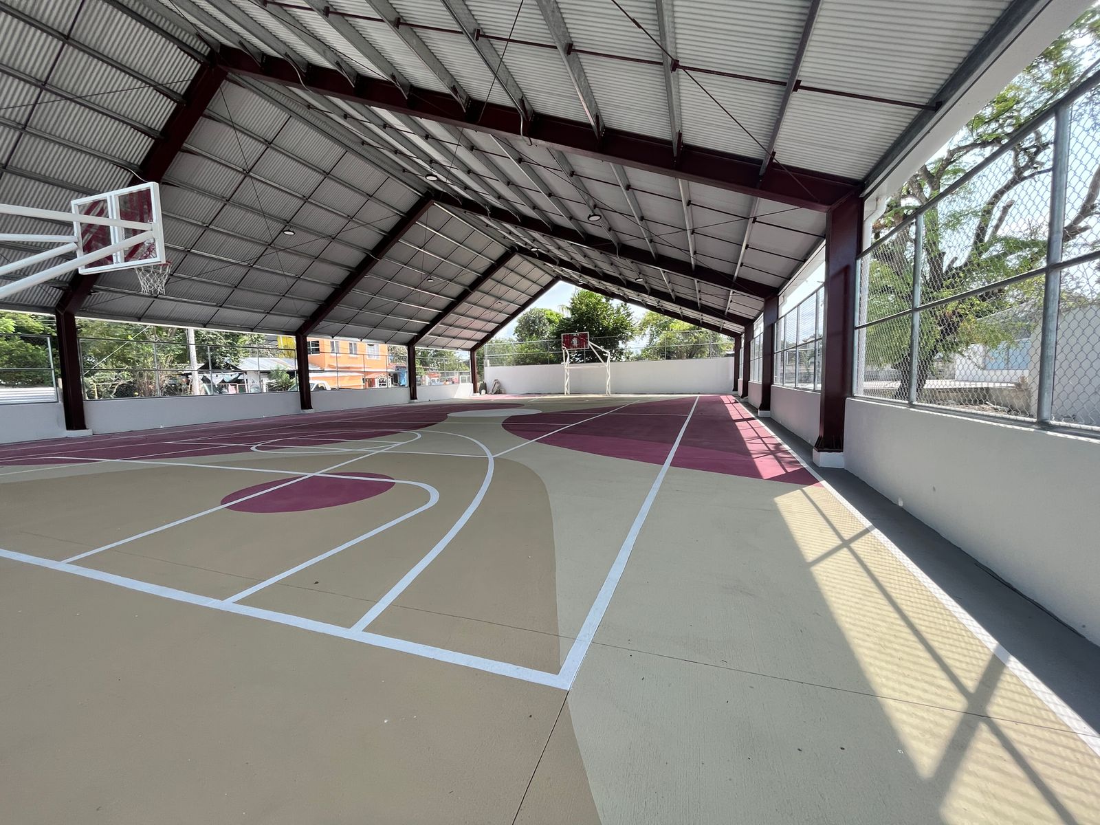 FINALIZA CANCHA TECHADA Y PARQUE EN SABANCUY, CARMEN