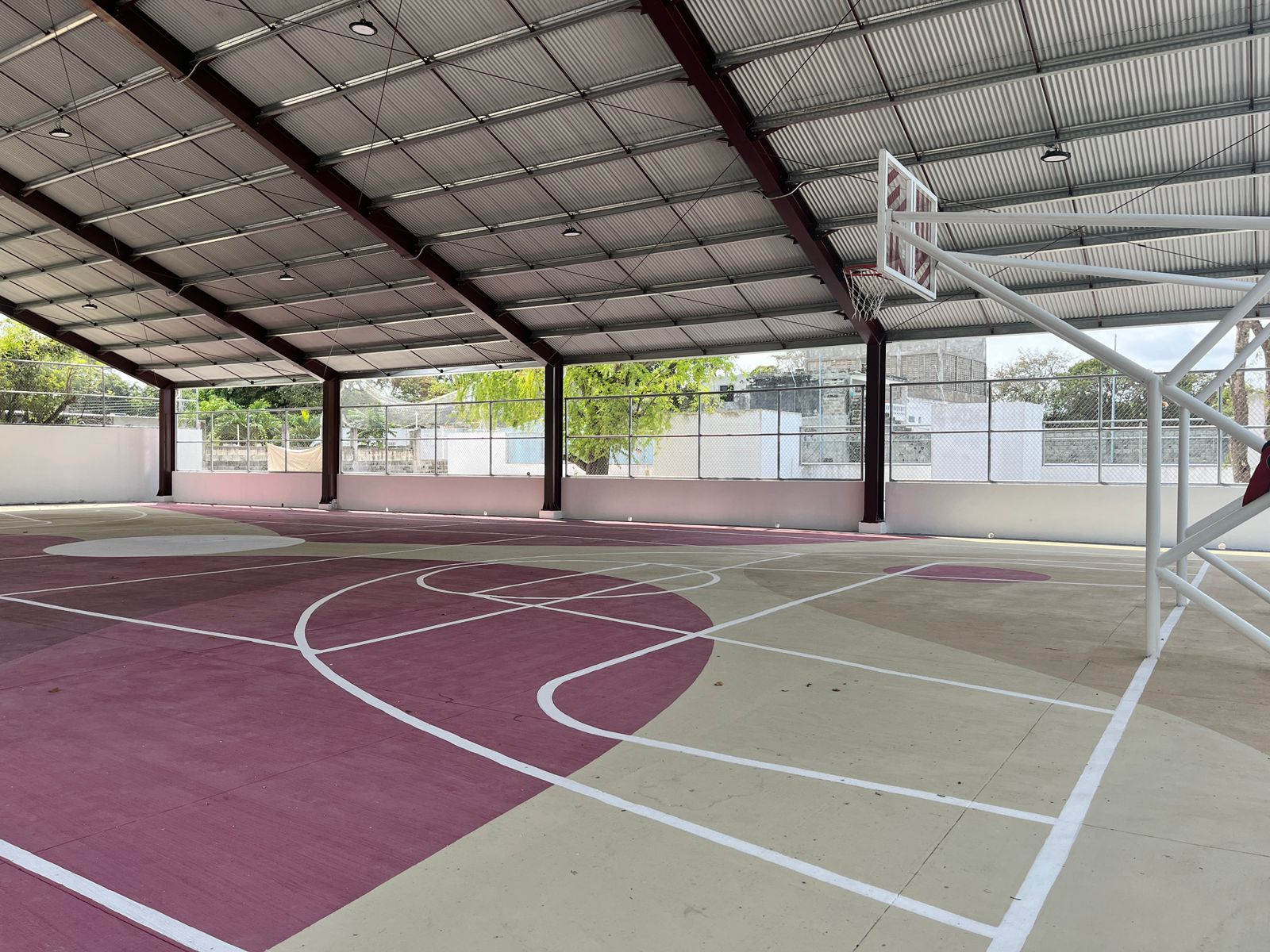FINALIZA CANCHA TECHADA Y PARQUE EN SABANCUY, CARMEN