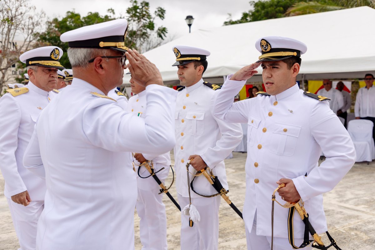 ASISTE LA GOBERNADORA LAYDA SANSORES SAN ROMÁN COMO TESTIGO DE HONOR AL CAMBIO DE MANDO DE LA SÉPTIMA ZONA NAVAL