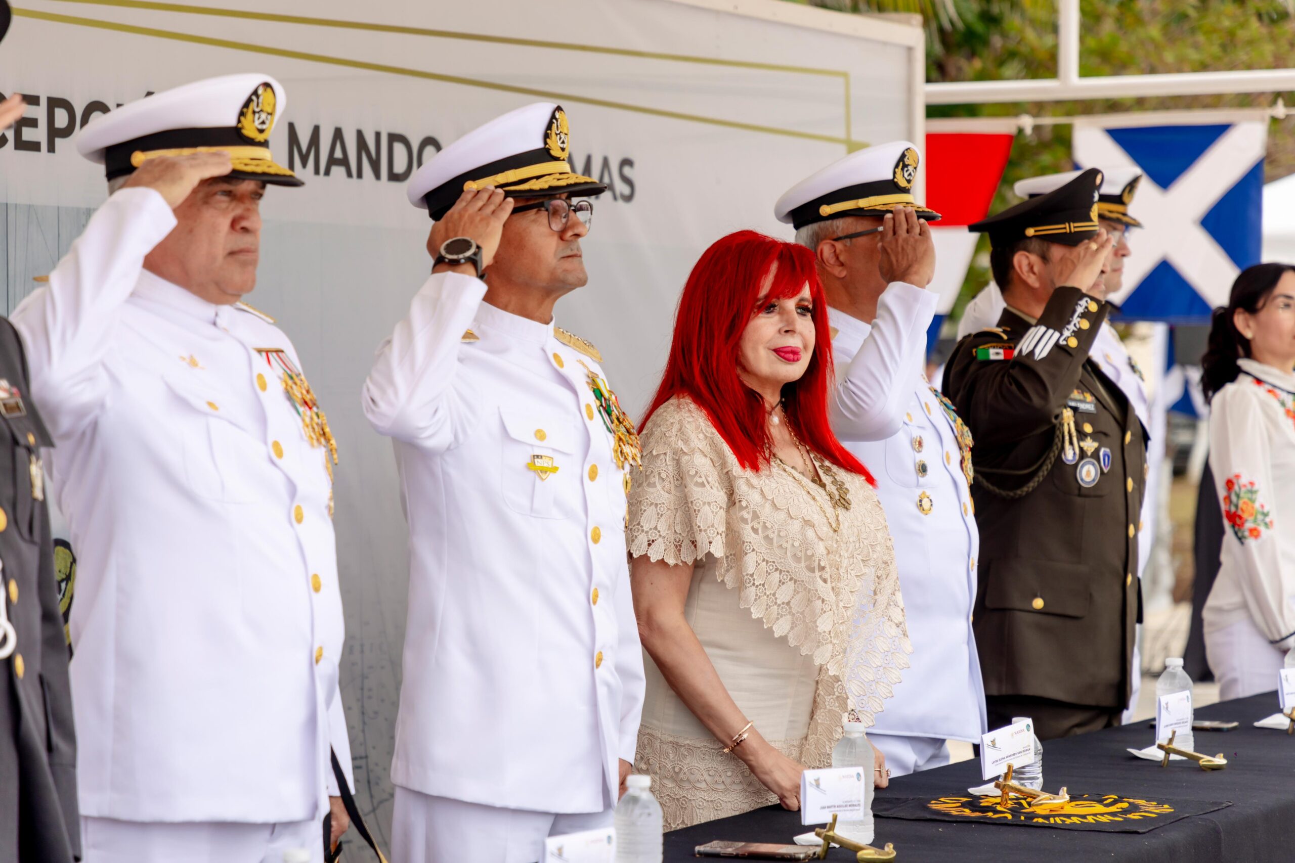 ASISTE LA GOBERNADORA LAYDA SANSORES SAN ROMÁN COMO TESTIGO DE HONOR AL CAMBIO DE MANDO DE LA SÉPTIMA ZONA NAVAL