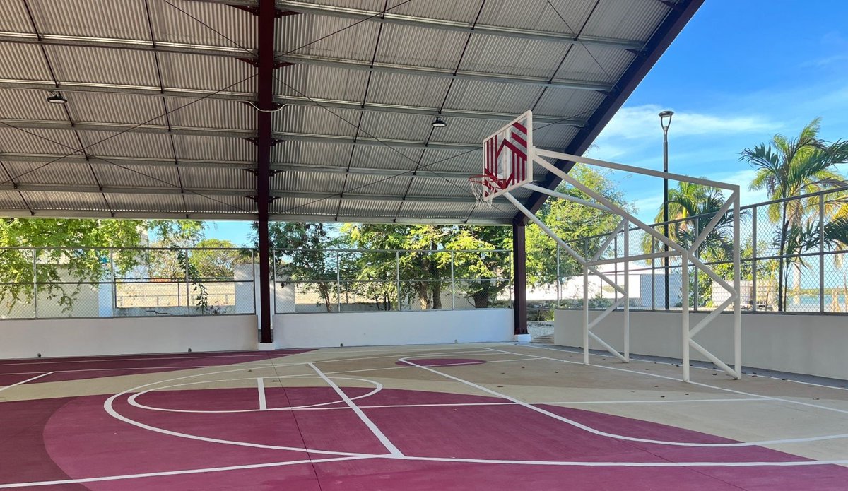 FINALIZA CANCHA TECHADA Y PARQUE EN SABANCUY, CARMEN