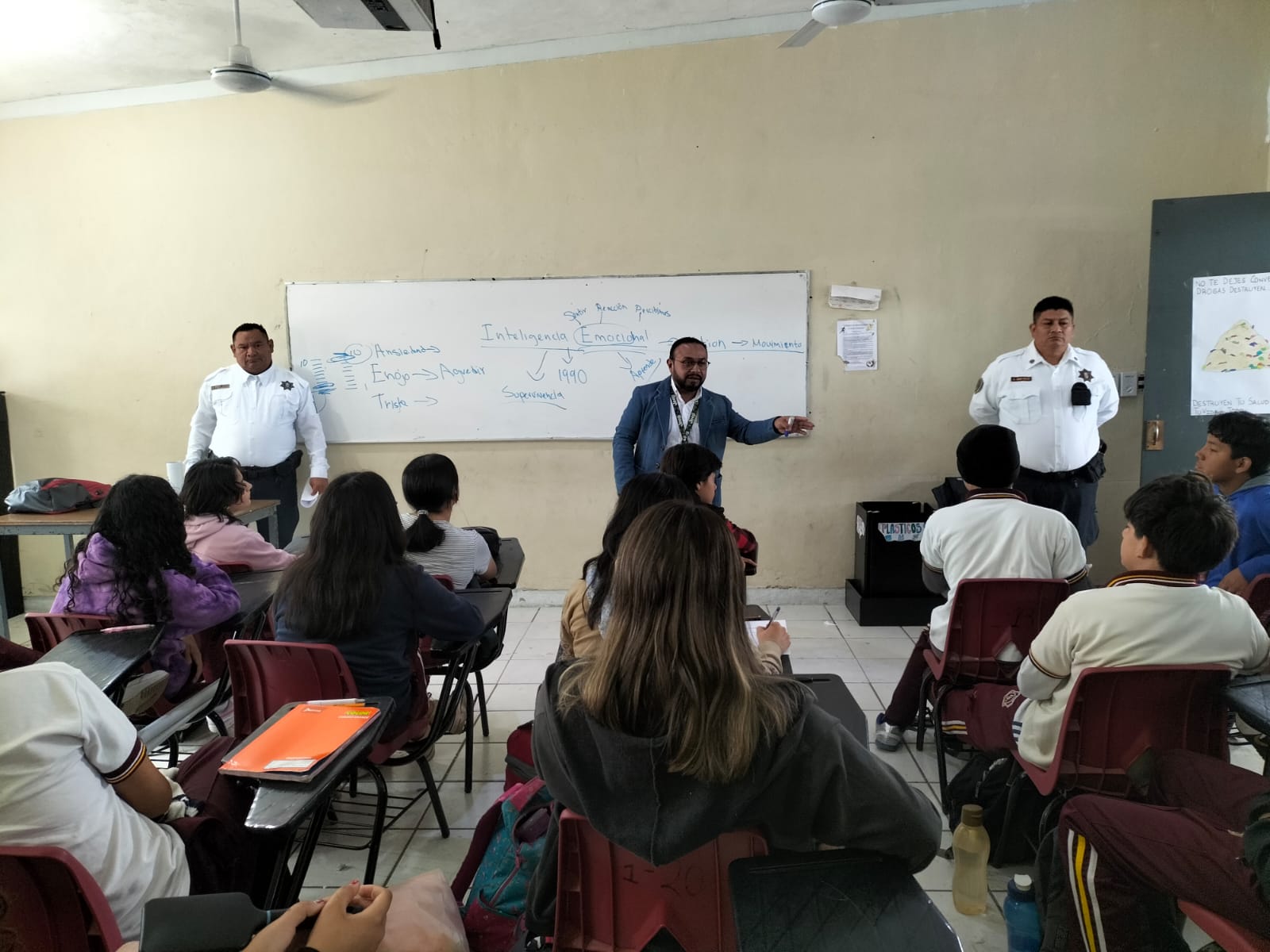 LA SE SIPINNA REALIZA TALLERES EN MATERIA DE SALUD MENTAL EN LA ESCUELA SECUNDARIA GENERAL No. 3 “INSTITUTO CAMPECHANO” EN COORDINACIÓN CON DIFERENTES DEPENDENCIAS GUBERNAMENTALES