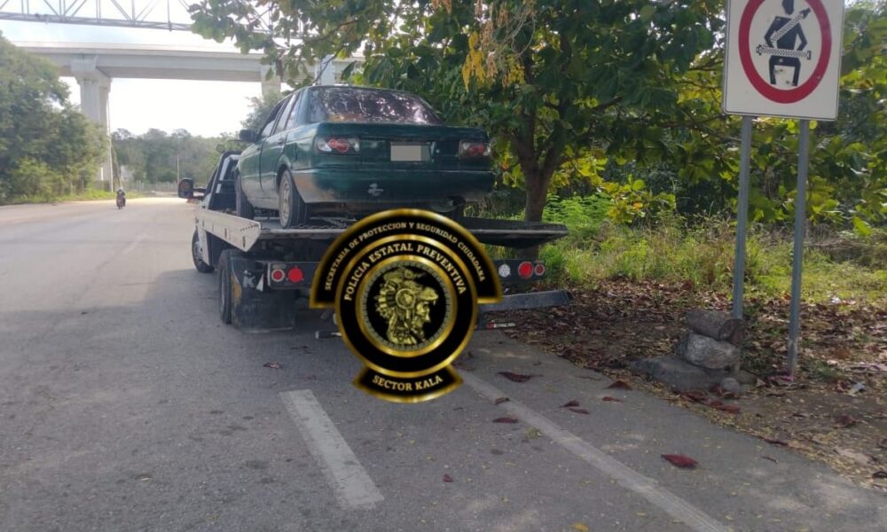 SPSC RECUPERA VEHÍCULO CON REPORTE DE ROBO EN LA CARRETERA CAMPECHE-HOPELCHÉN