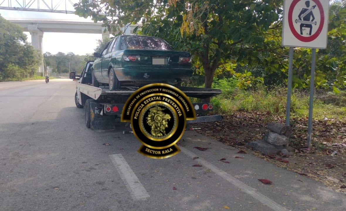 SPSC RECUPERA VEHÍCULO CON REPORTE DE ROBO EN LA CARRETERA CAMPECHE-HOPELCHÉN