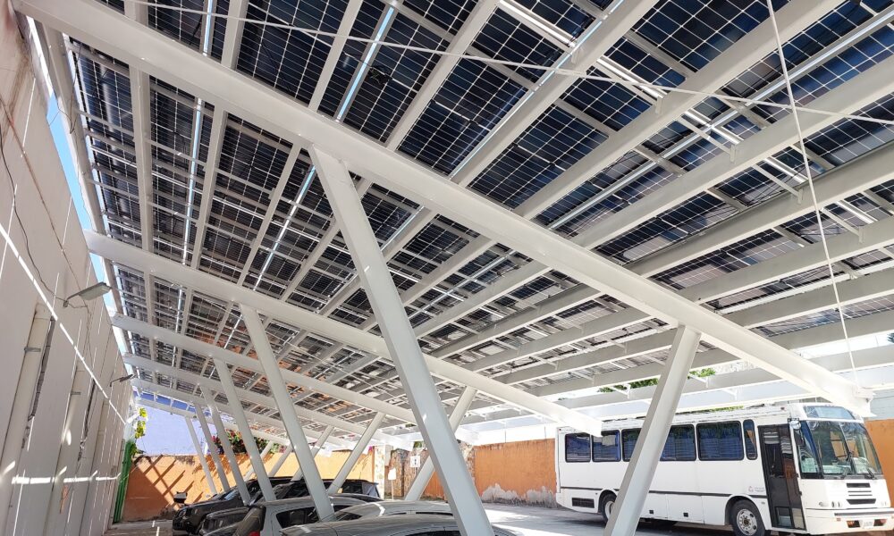 REHABILITAN PANELES SOLARES EN XIMBAL