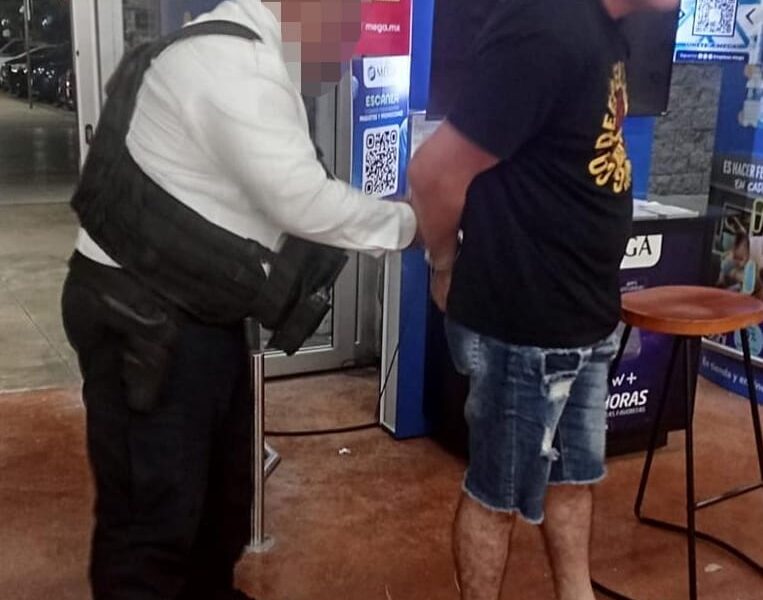 SPSC ASEGURA A SUJETO EN SUPERMERCADO DE LA CAPITAL DEL ESTADO