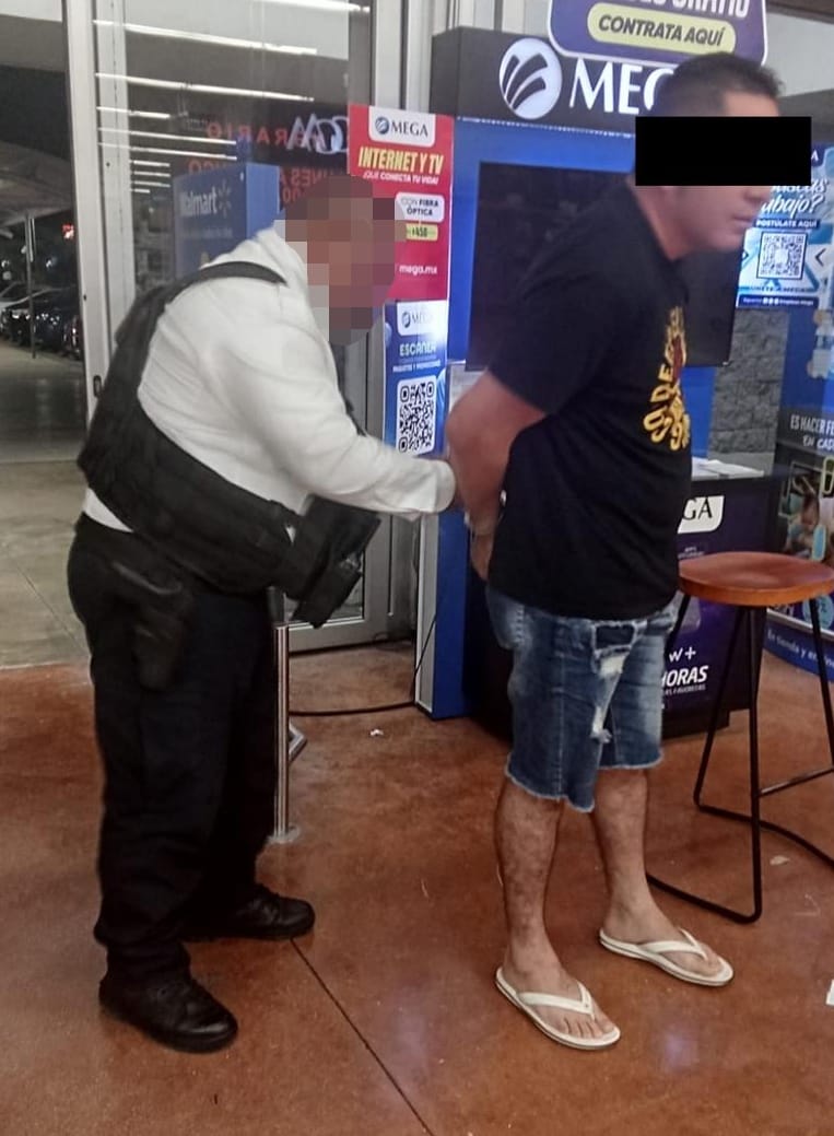 SPSC ASEGURA A SUJETO EN SUPERMERCADO DE LA CAPITAL DEL ESTADO