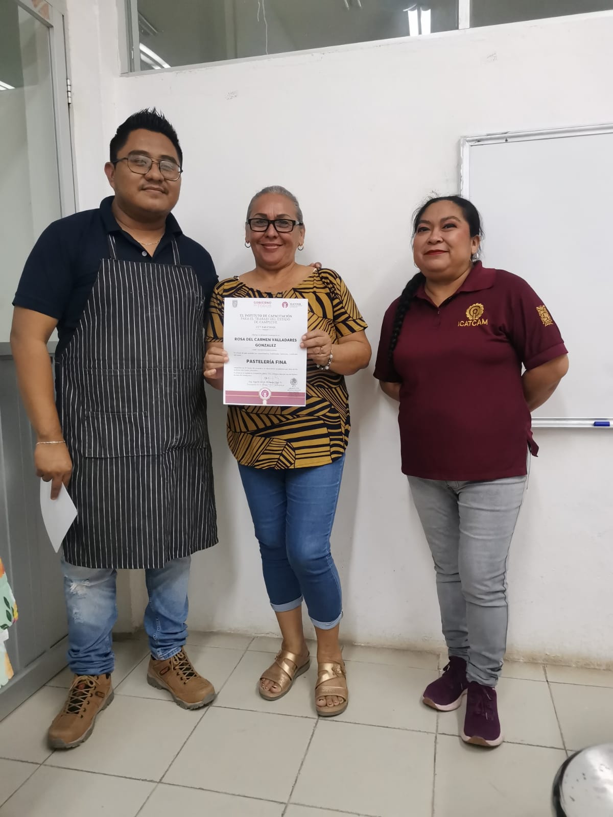 ENTREGA DE CONSTANCIAS EN EL ICAT ACCIÓN MÓVIL SEYBAPLAYA A LAS Y LOS ALUMNOS DE LOS CURSOS DE PASTELERÍA FINA Y WINDOWS E INTERNET