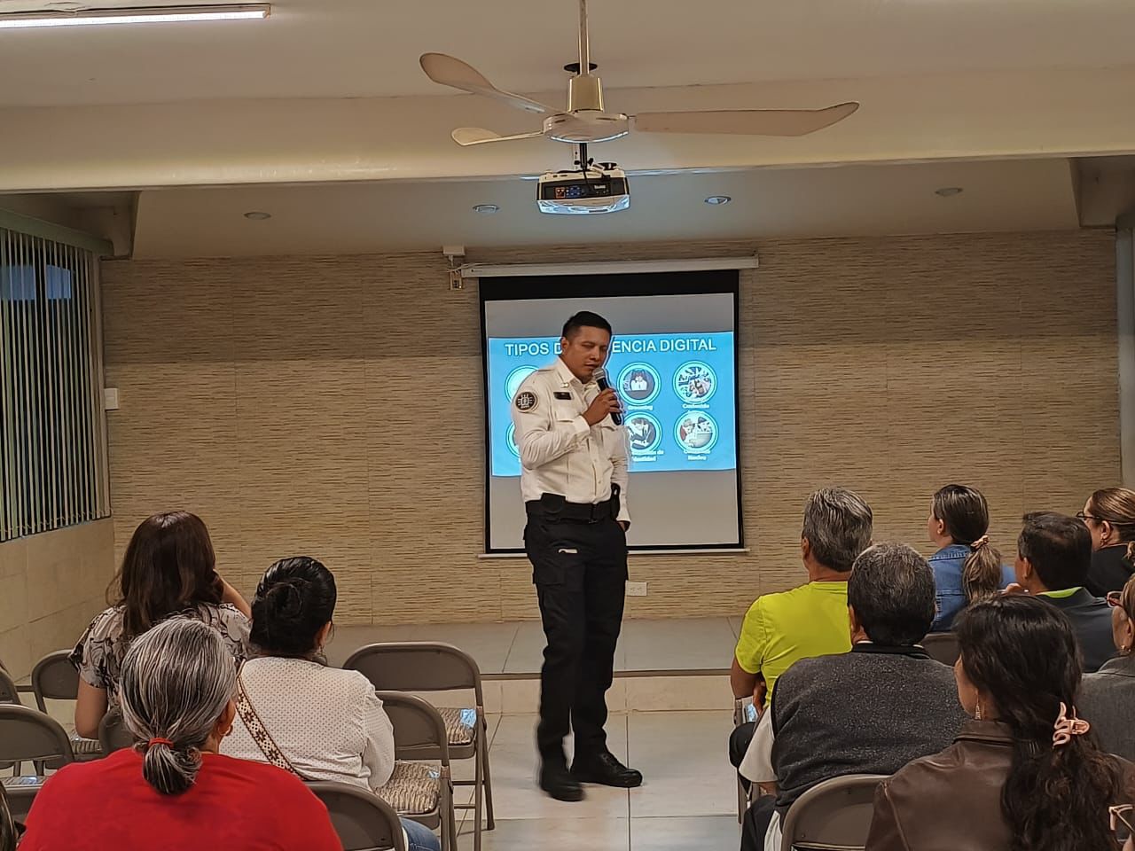POLICÍA CIBERNÉTICA IMPARTE TALLER “RIESGOS Y PELIGROS DEL USO DE REDES SOCIALES Y JUEGOS PARA MIS HIJOS”