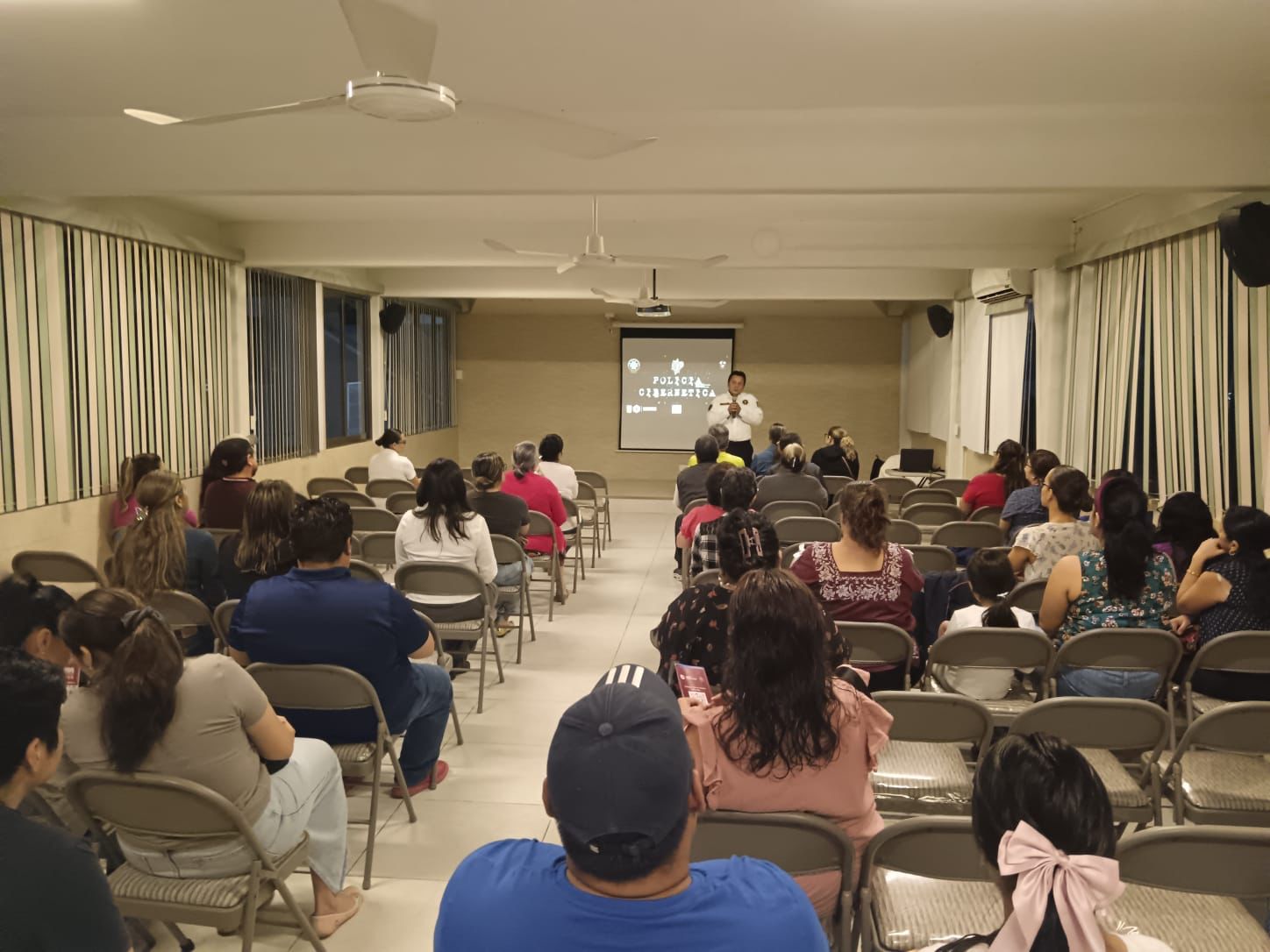 POLICÍA CIBERNÉTICA IMPARTE TALLER “RIESGOS Y PELIGROS DEL USO DE REDES SOCIALES Y JUEGOS PARA MIS HIJOS”