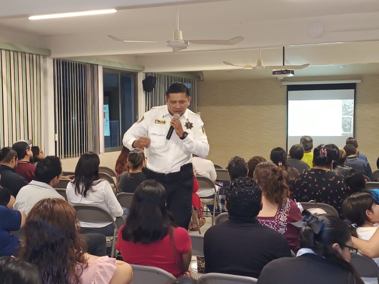 POLICÍA CIBERNÉTICA IMPARTE TALLER “RIESGOS Y PELIGROS DEL USO DE REDES SOCIALES Y JUEGOS PARA MIS HIJOS”