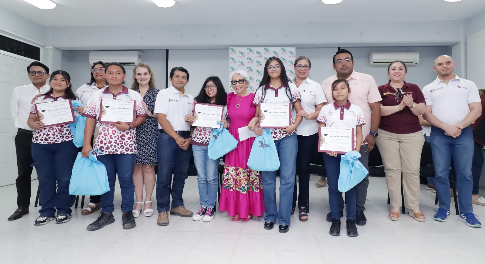 CECyTEC RECONOCE A LAS Y LOS JÓVENES TALENTOS JAGUAR