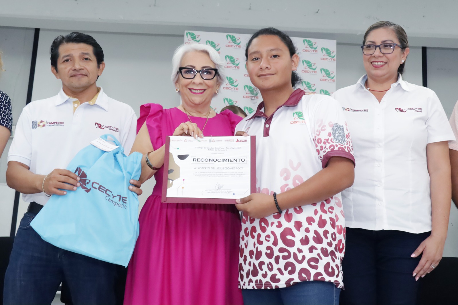 CECyTEC RECONOCE A LAS Y LOS JÓVENES TALENTOS JAGUAR