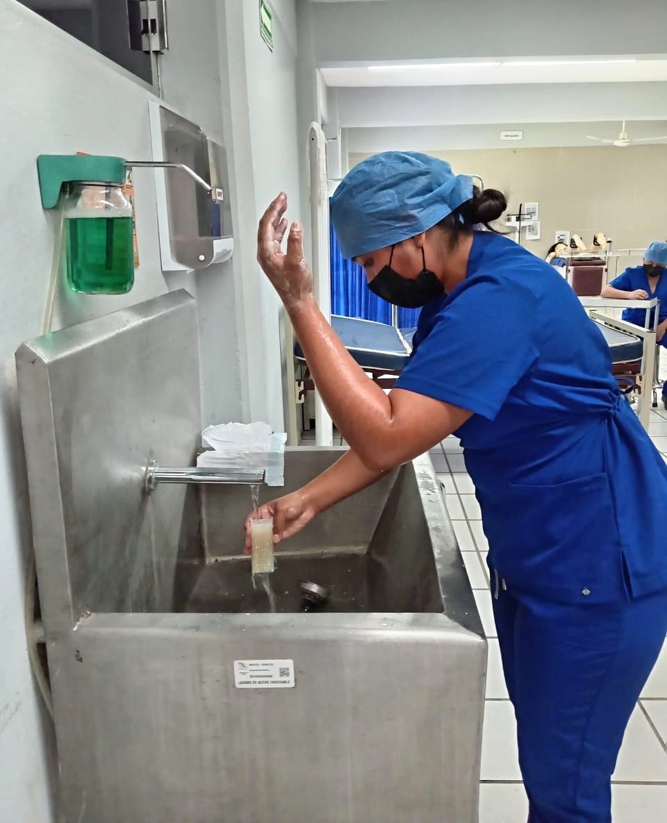 CECyTEC PLANTEL MIGUEL HIDALGO CAPACITA A LOS PRÓXIMOS TÉCNICOS EN ENFERMERÍA GENERAL