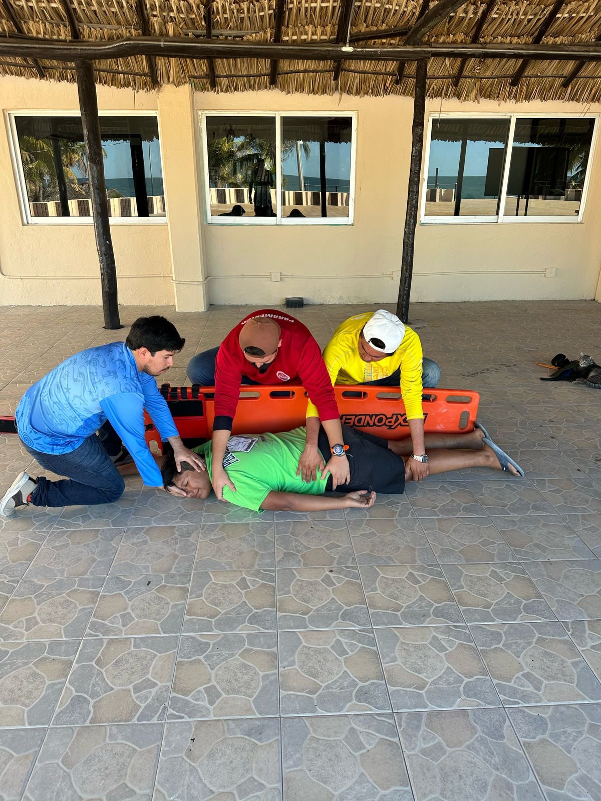 APICAM CAPACITA A PERSONAL DE PLAYA BONITA CON CURSO DE GUARDAVIDAS PROFESIONAL