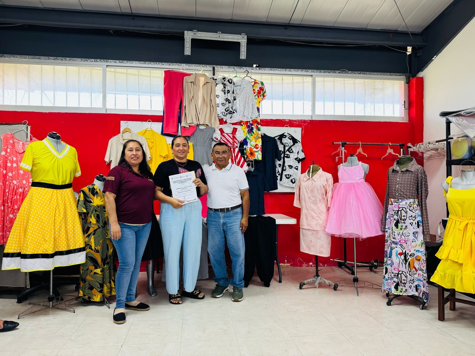 ICAT PLANTEL CARMEN REALIZA ENTREGA DE CONSTANCIAS A ALUMNAS QUE FINALIZARON EXITOSAMENTE CURSOS DEL CAMPO FORMATIVO DE VESTIDOS Y TEXTIL