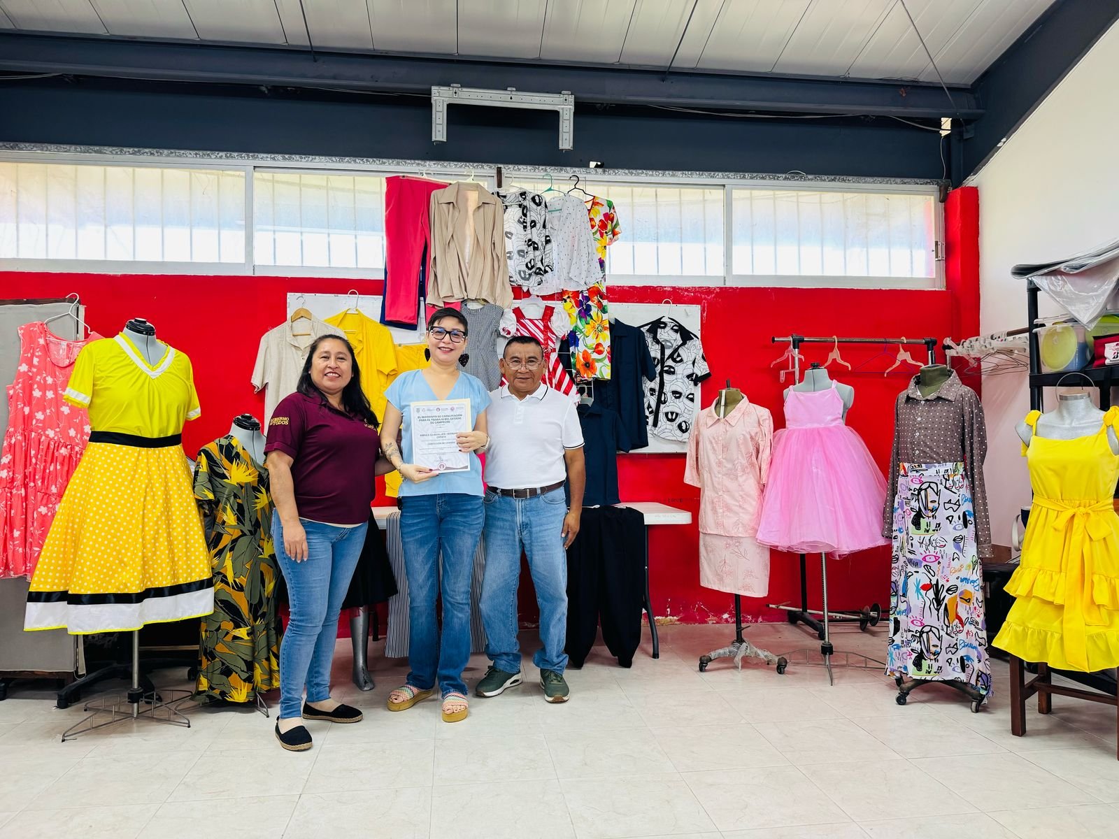 ICAT PLANTEL CARMEN REALIZA ENTREGA DE CONSTANCIAS A ALUMNAS QUE FINALIZARON EXITOSAMENTE CURSOS DEL CAMPO FORMATIVO DE VESTIDOS Y TEXTIL